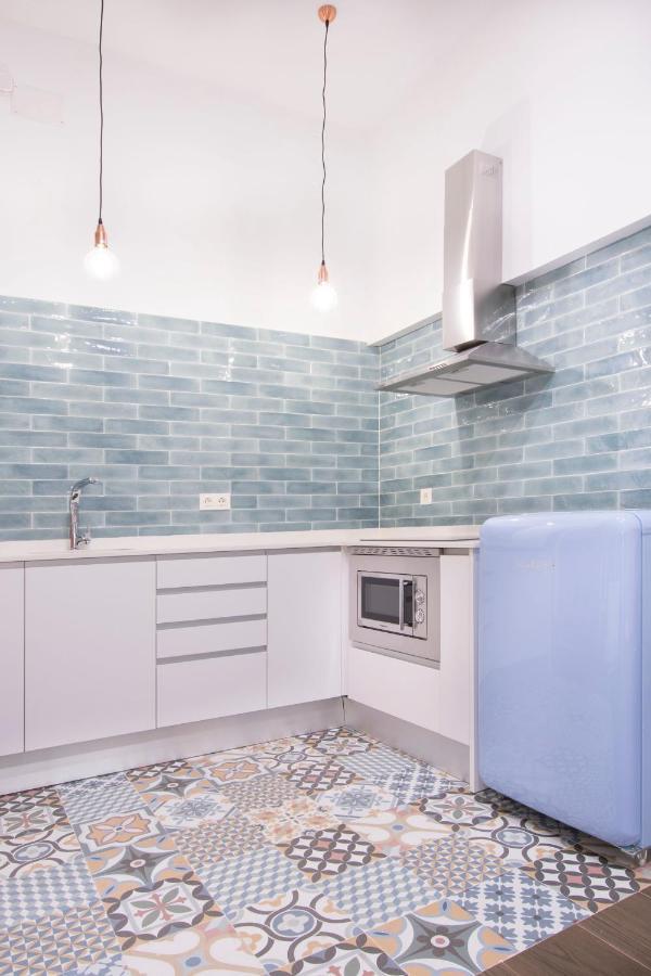 Fancy One-Bedroom La Latina Madrid Bagian luar foto